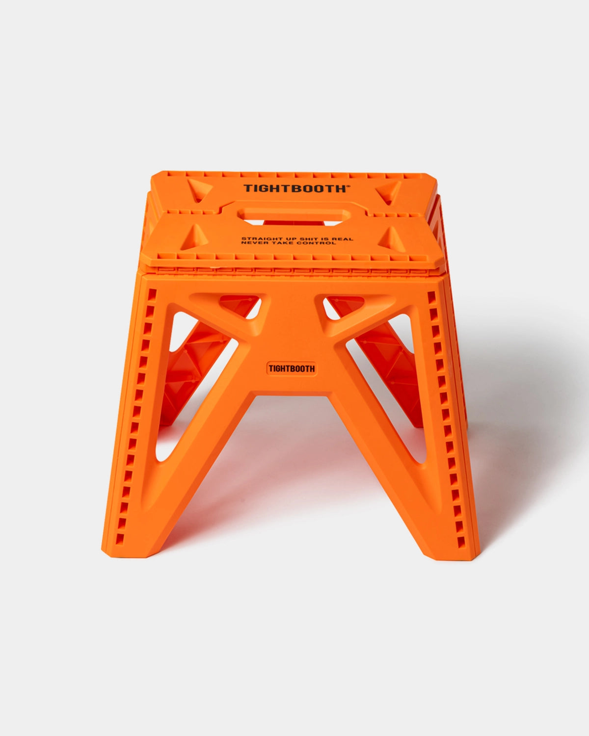 TIGHTBOOTH の LABEL LOGO FOLDING STOOL (SS26-A22)