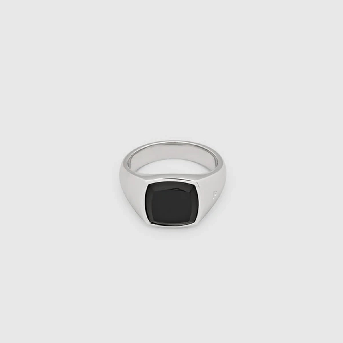 TOM WOOD (トムウッド) / Joe Ring Polished Onyx | 公式通販
