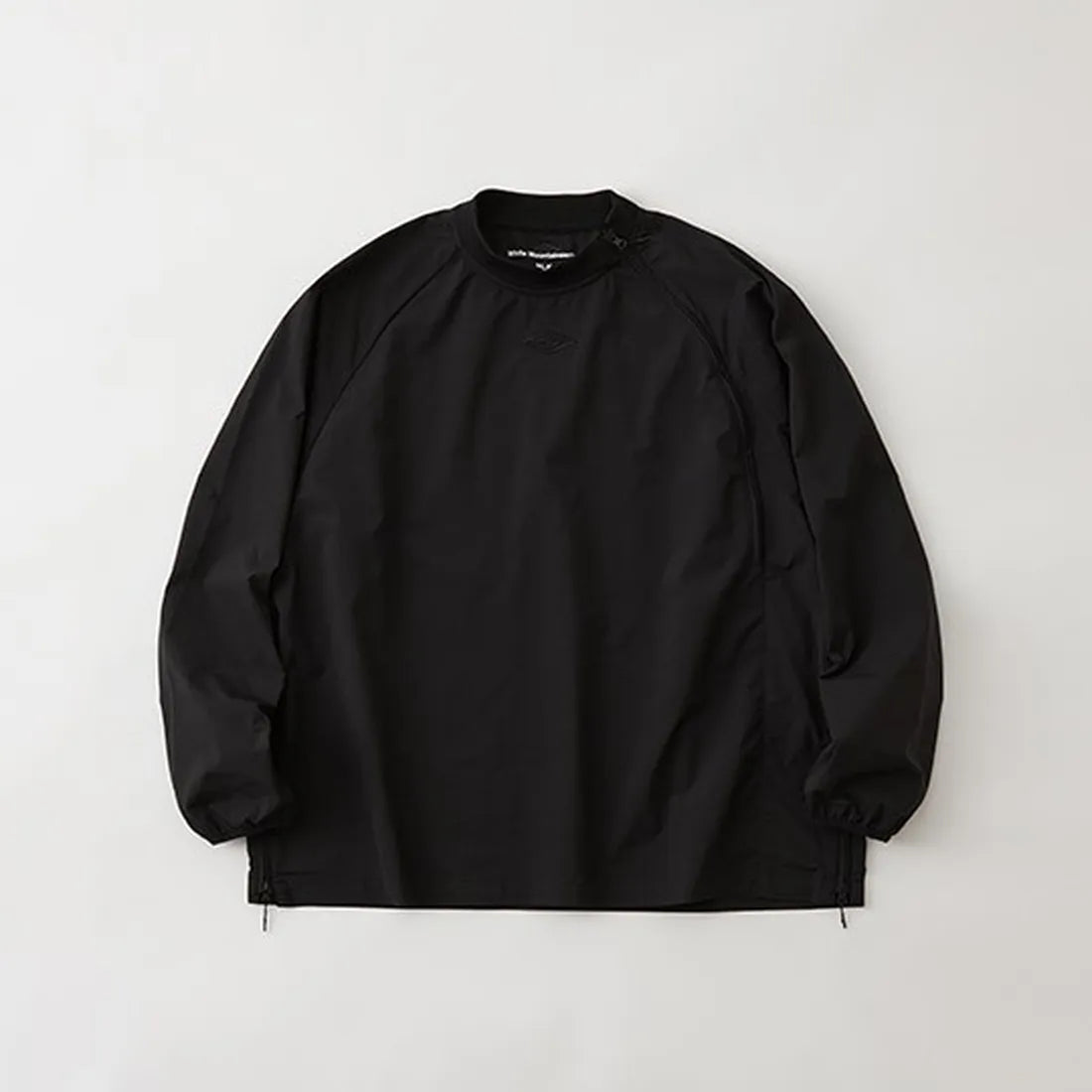 White Mountaineering  の WM×UMBRO PULLOVER (BK2473101)