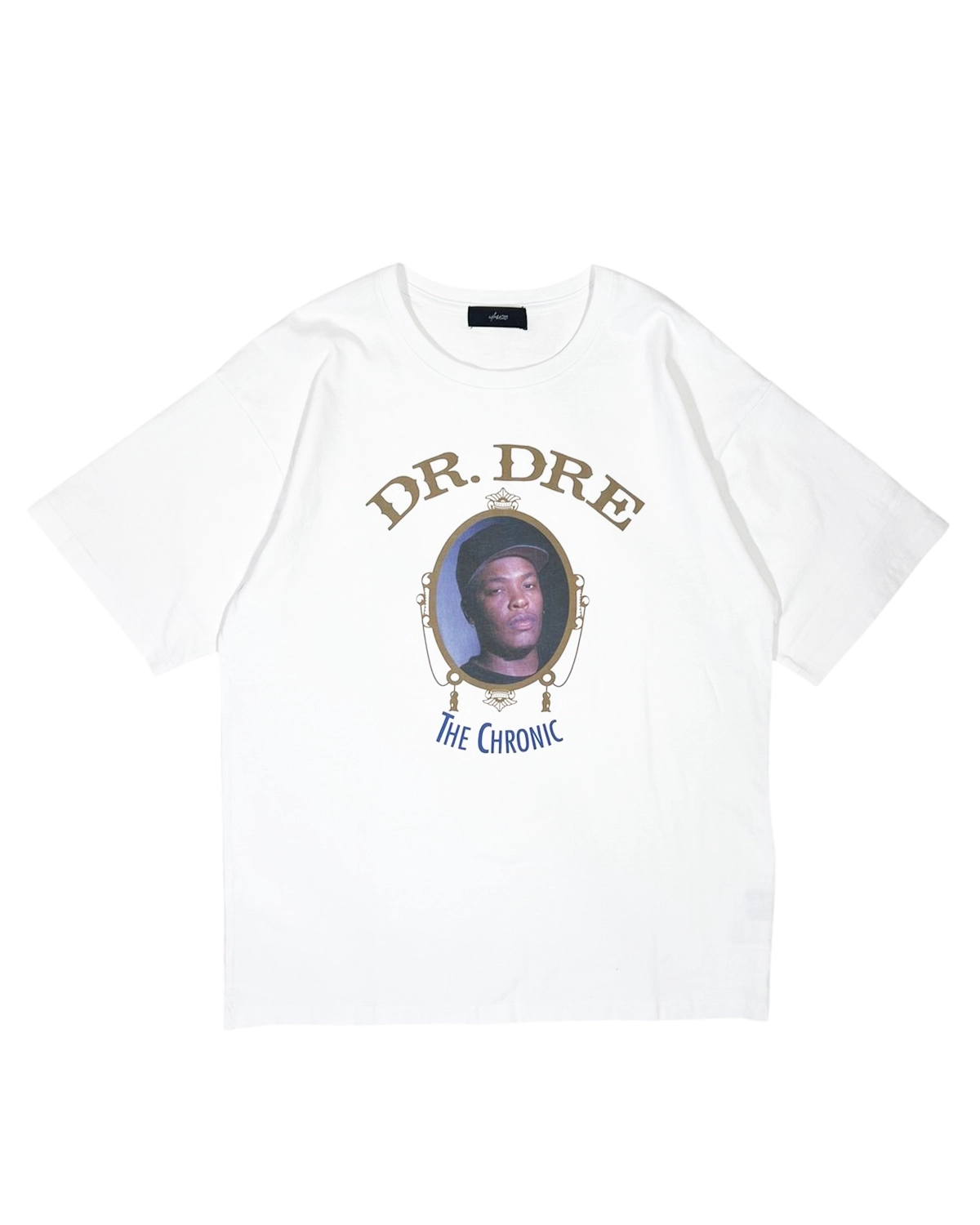 U/MUSIC の DR.DRE CHORONIC SS TEE (UM-HR1-0000-015)