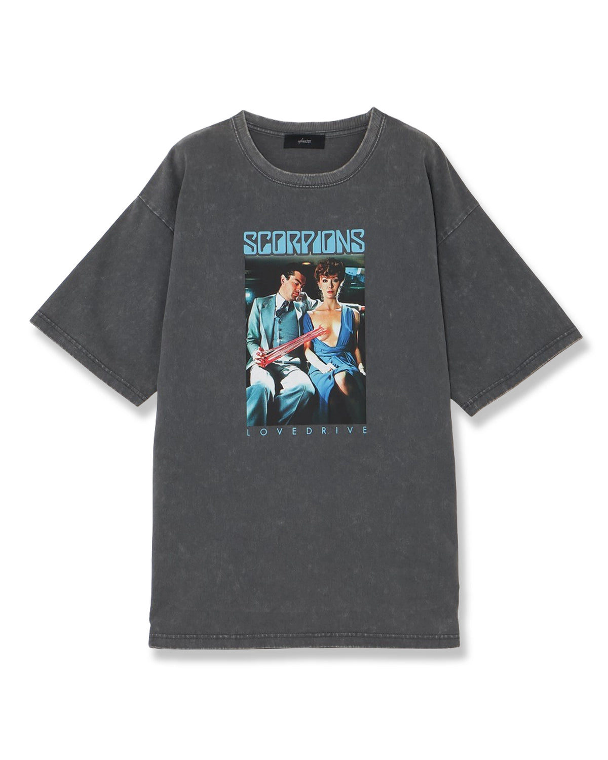 U/MUSIC の Scorpions Love Drive SS Tee (UM-HR8-0000-015)