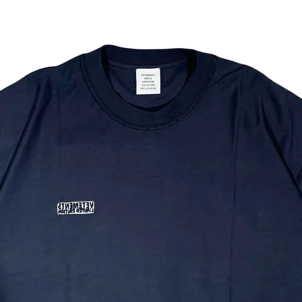 VETEMENTS / INSIDE-OUT LABEL T-SHIRT (UA65TR107B)