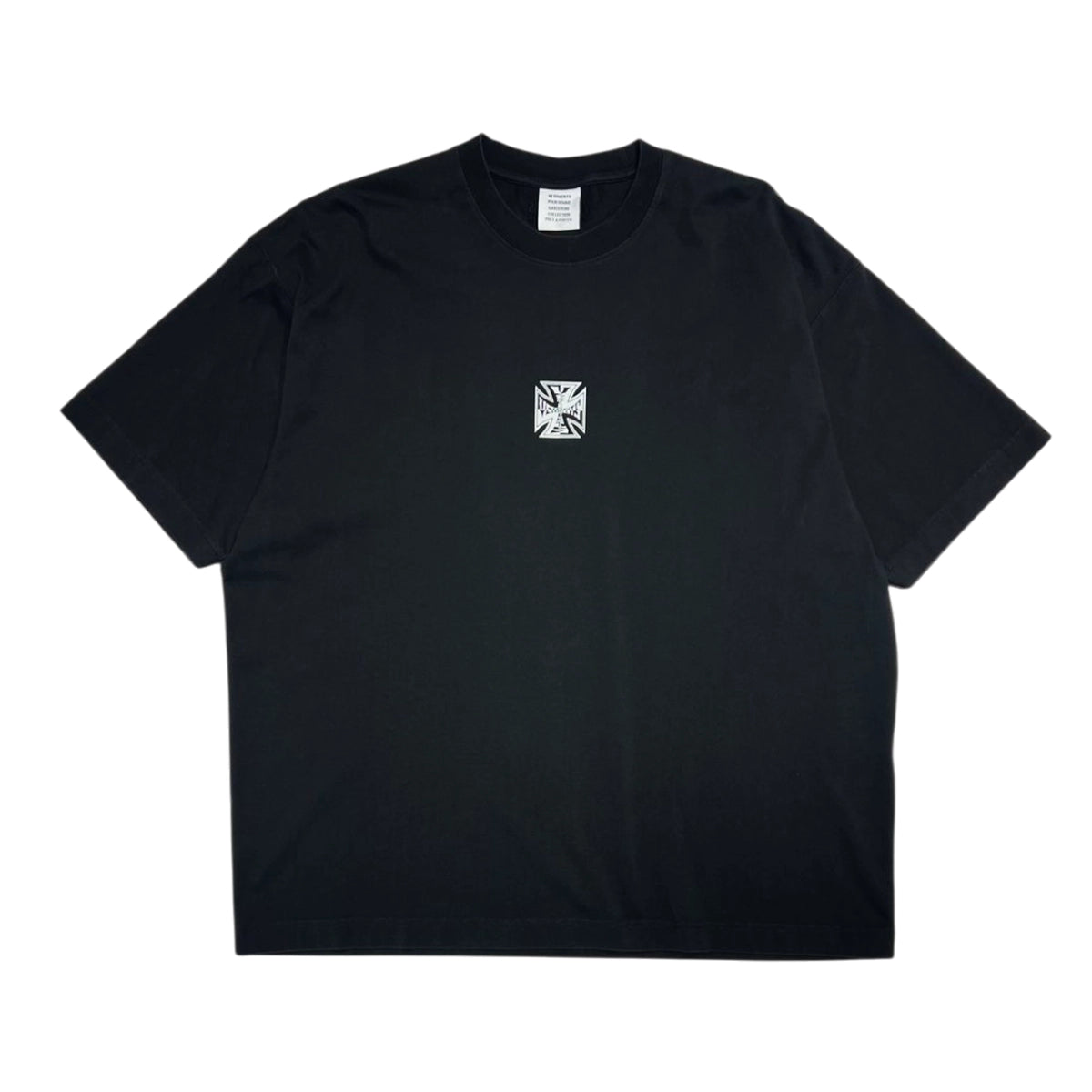 【to】M ヴェトモン ロゴ Tシャツ ブラック レディース VETEMENTS (ヴェトモン) SS26 Tシャツ ICONIC LOGO T-SHIRT / BLACK