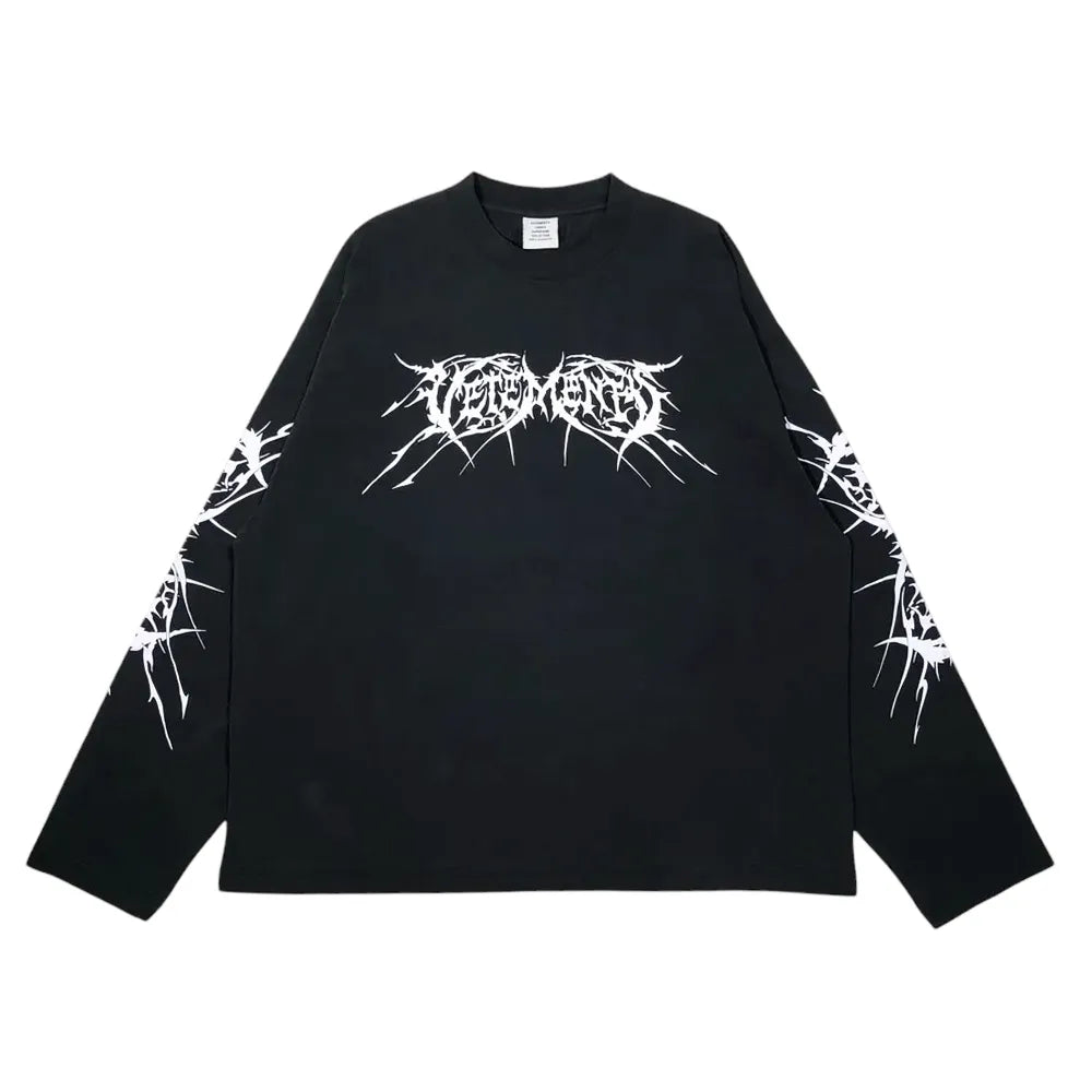 VETEMENTS の DEATH METAL LONGSLEEVE (UA66LS610BW1000)