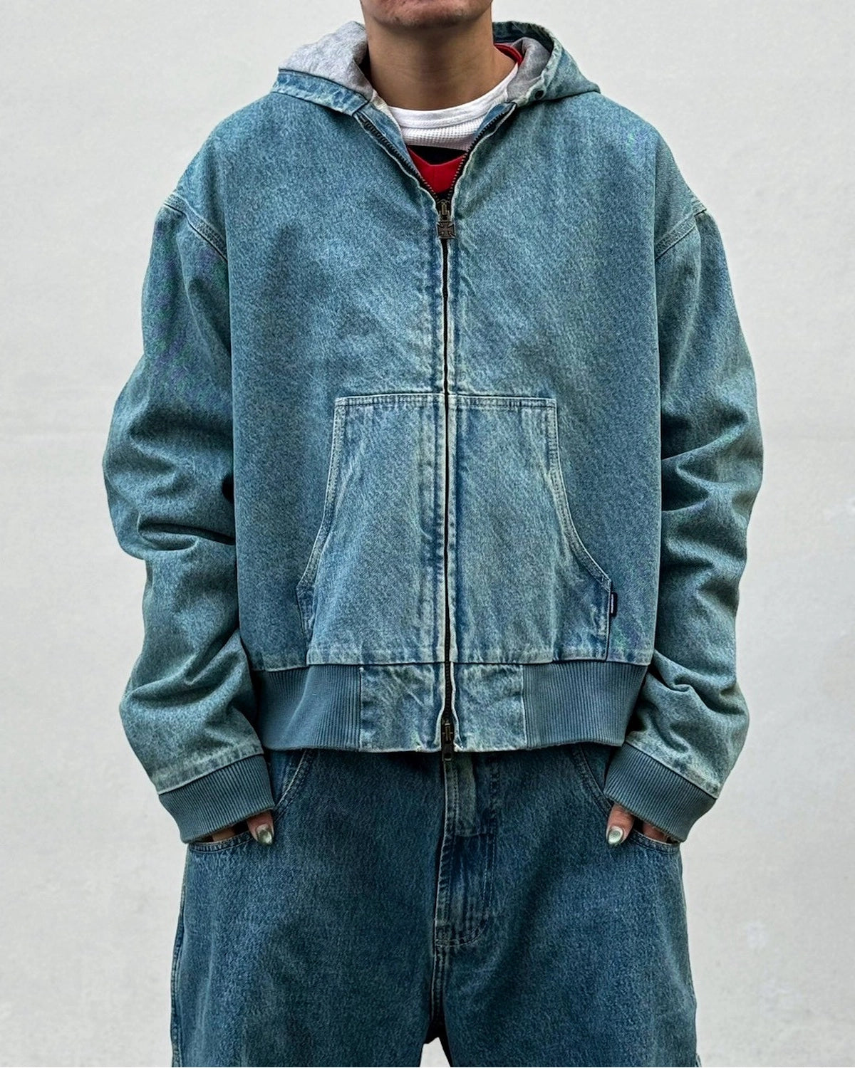 VETEMENTS の HOODED WORKWEAR DENIM JACKET (ME76DJ061N1)