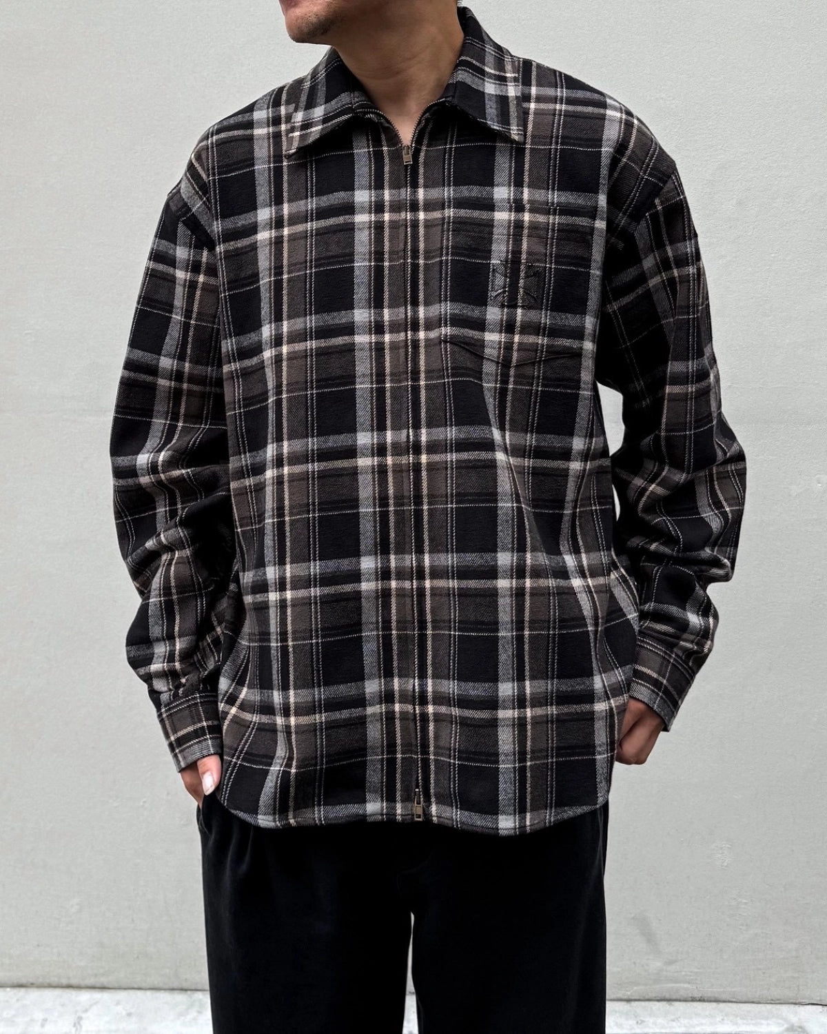 VETEMENTS の ZIP-UP BIKER CROSS LOGO FLANNEL SHIRT (MH27SH062BC)
