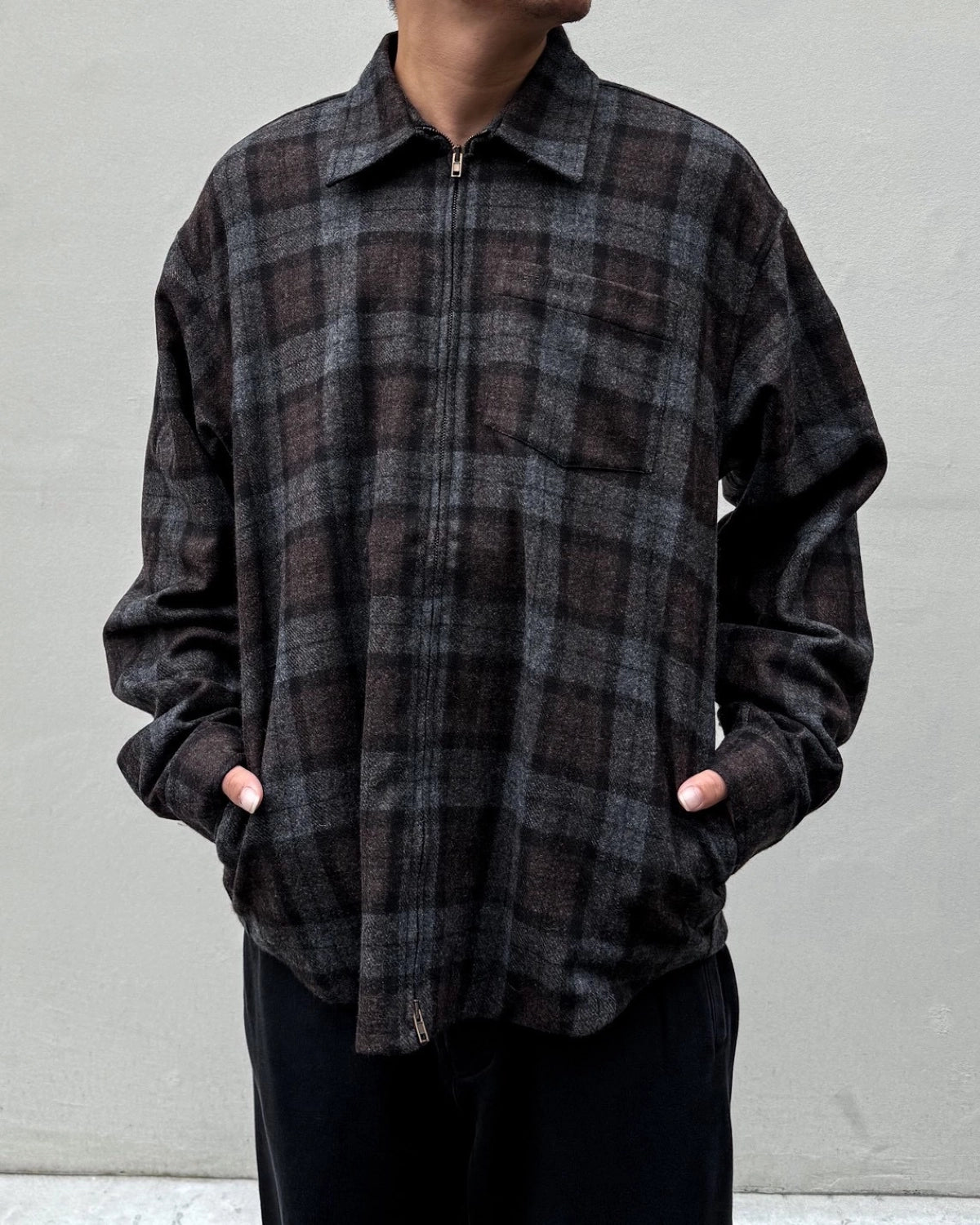 VETEMENTS の ZIP-UP FLANNEL SHIRT (MH27SH064BC)