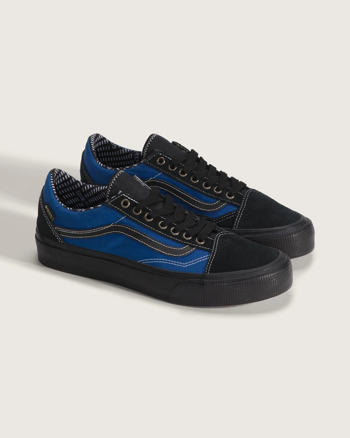 VANS / Old Skool Gore-Tex (VN000DCDY61)