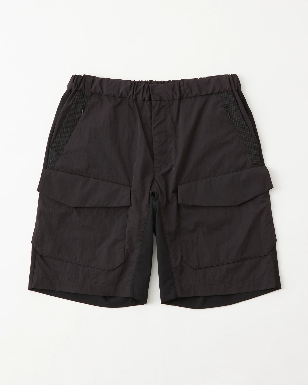 White Mountaineering  の CARGO SHORT PANTS (BK2571402)