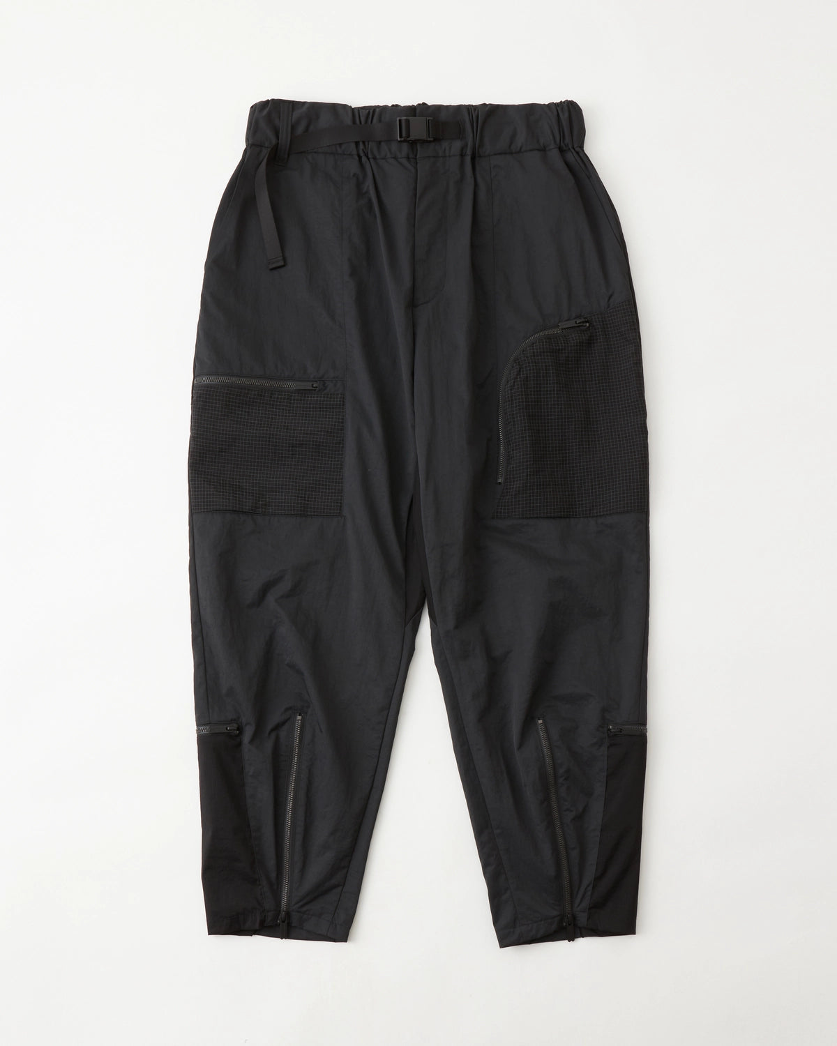 White Mountaineering  の PARACHUTE PANTS (BK2571404)