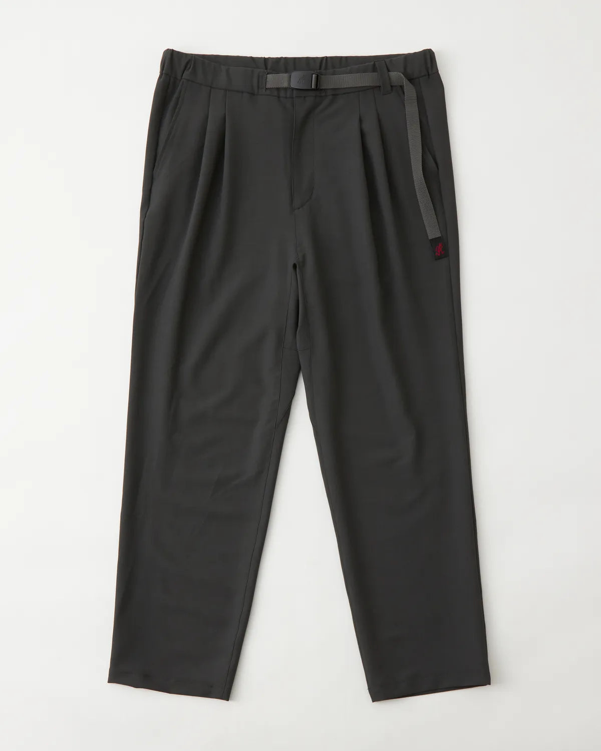 White Mountaineering  の WM×GRAMICCI 2 TUCK TAPERED PANTS (WM2571404)