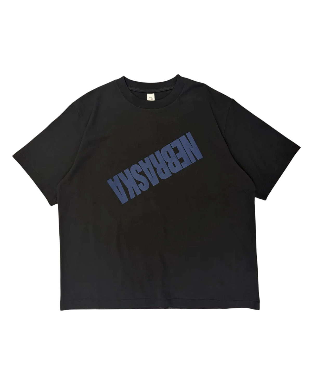 blurhmsROOTSTOCK の NEBRASKA Print Tee WIDE (bROOTS25S34S26D)
