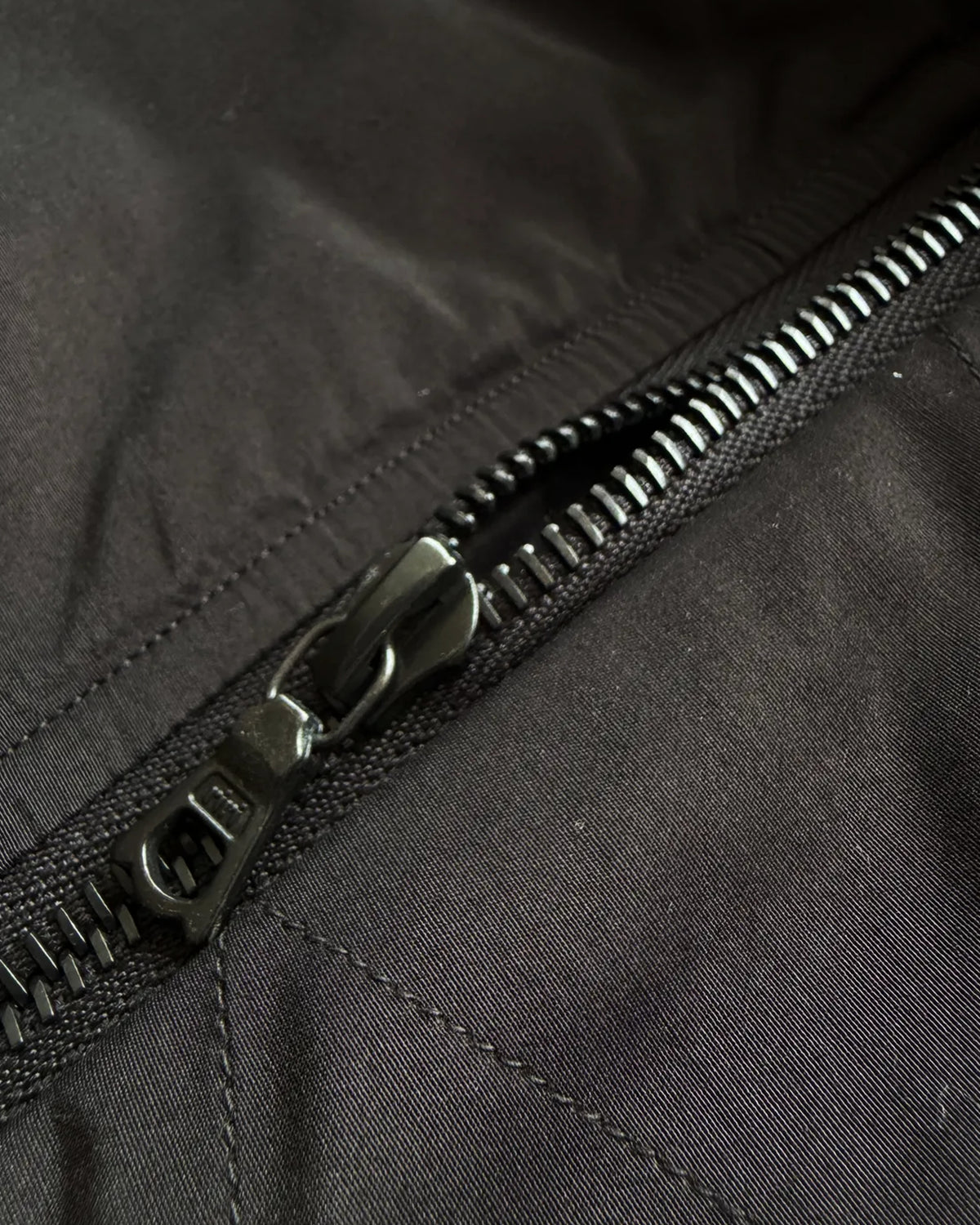 COMOLI / コットンシルク ミリタリーフーデッドジャケット (C03-01031)