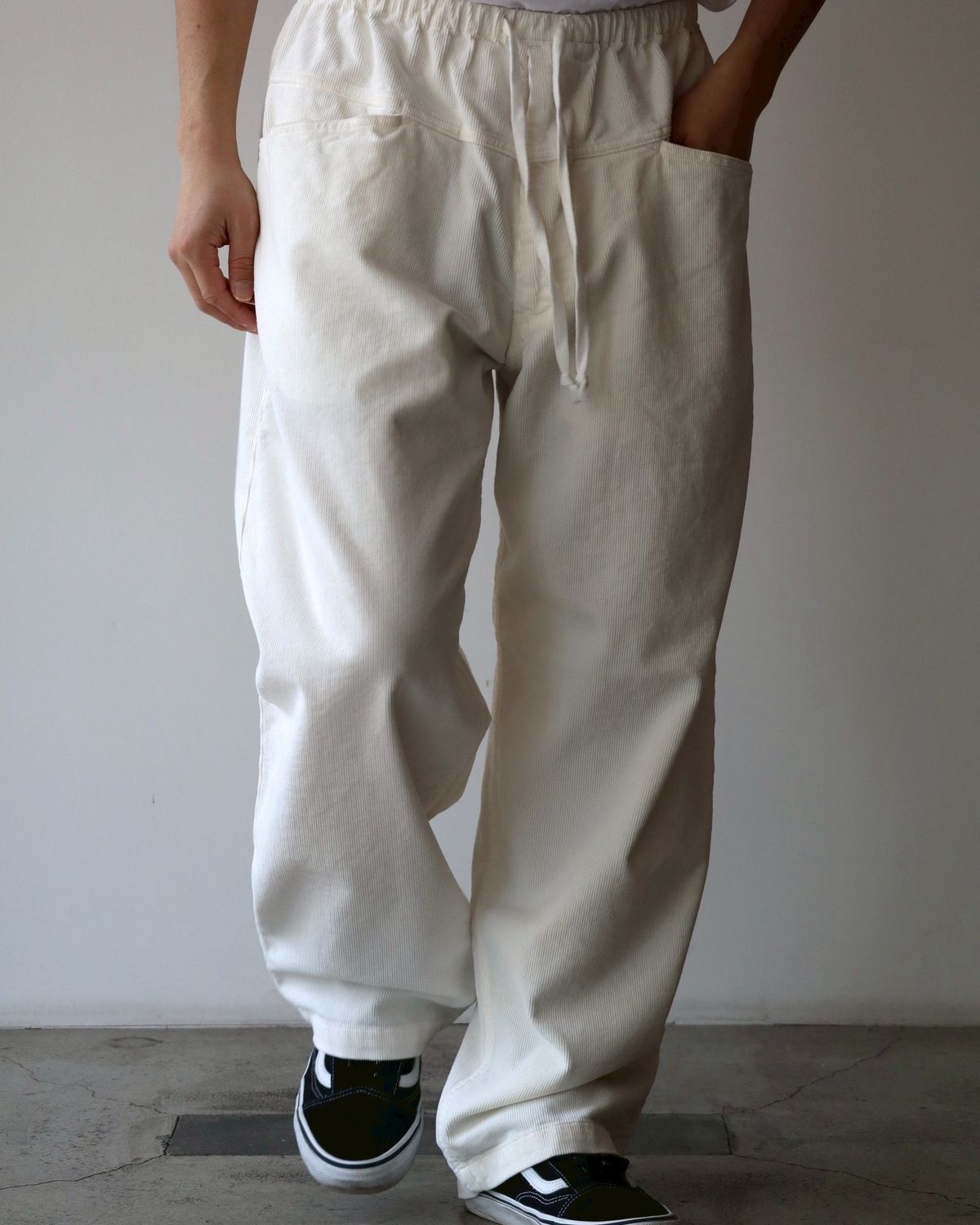 COMOLI(コモリ) / コーデュロイドローストリングパンツ | 公式通販