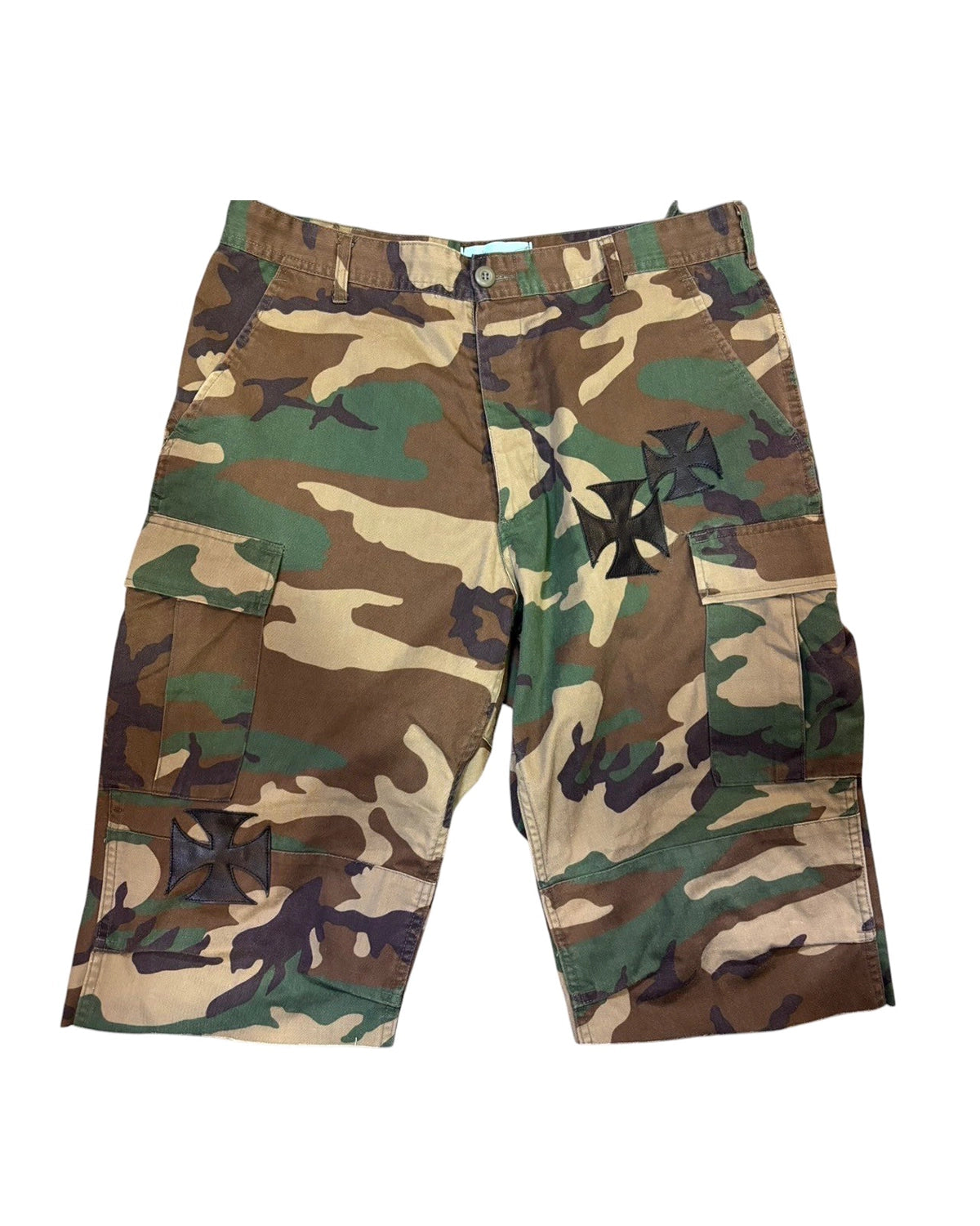 mindseeker の Vintage Remake Iron Cross Patch Camo Cargo Shorts (MSV-25-147)