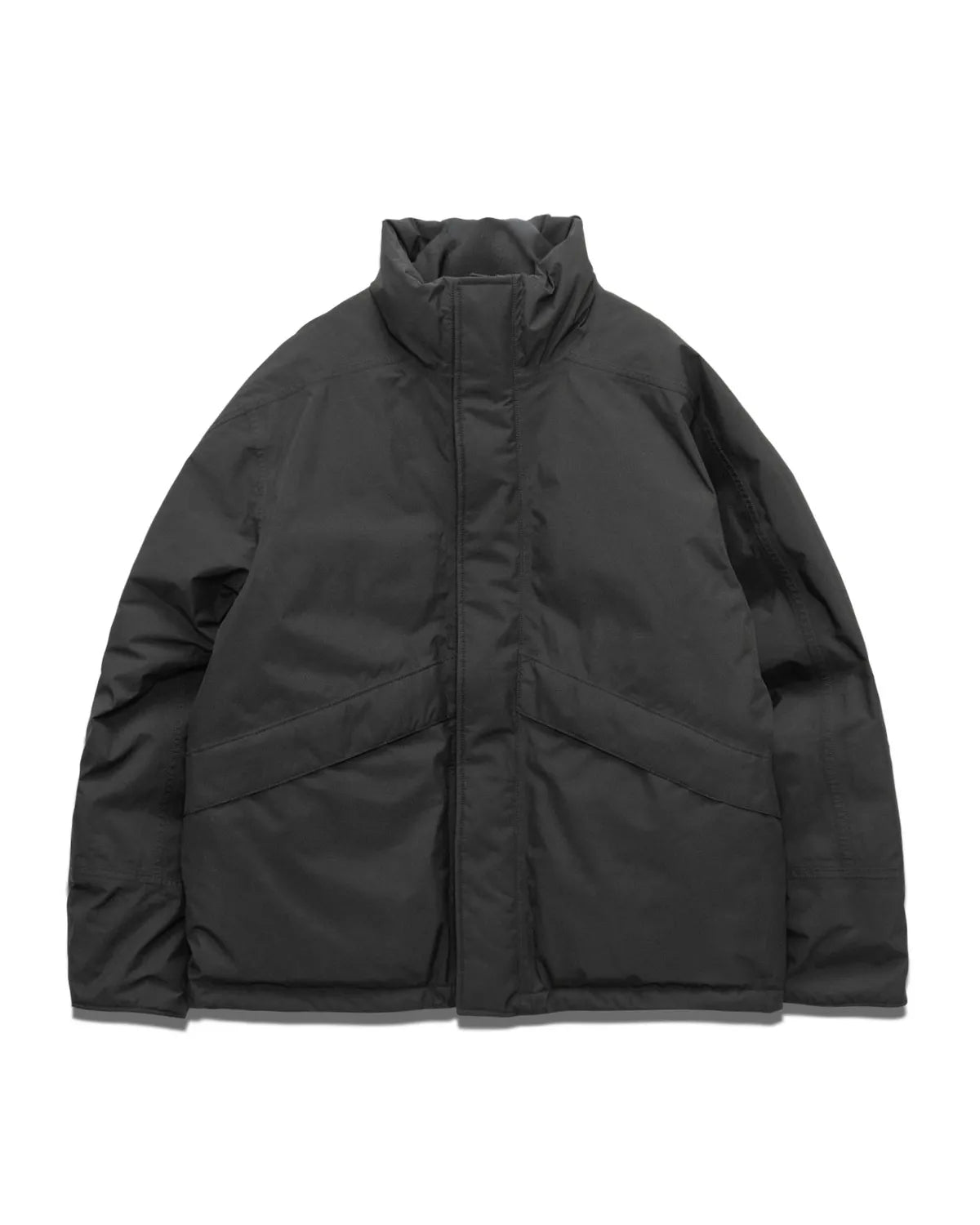 nanamica の GORE-TEX Short Down Jacket (S25FA058)