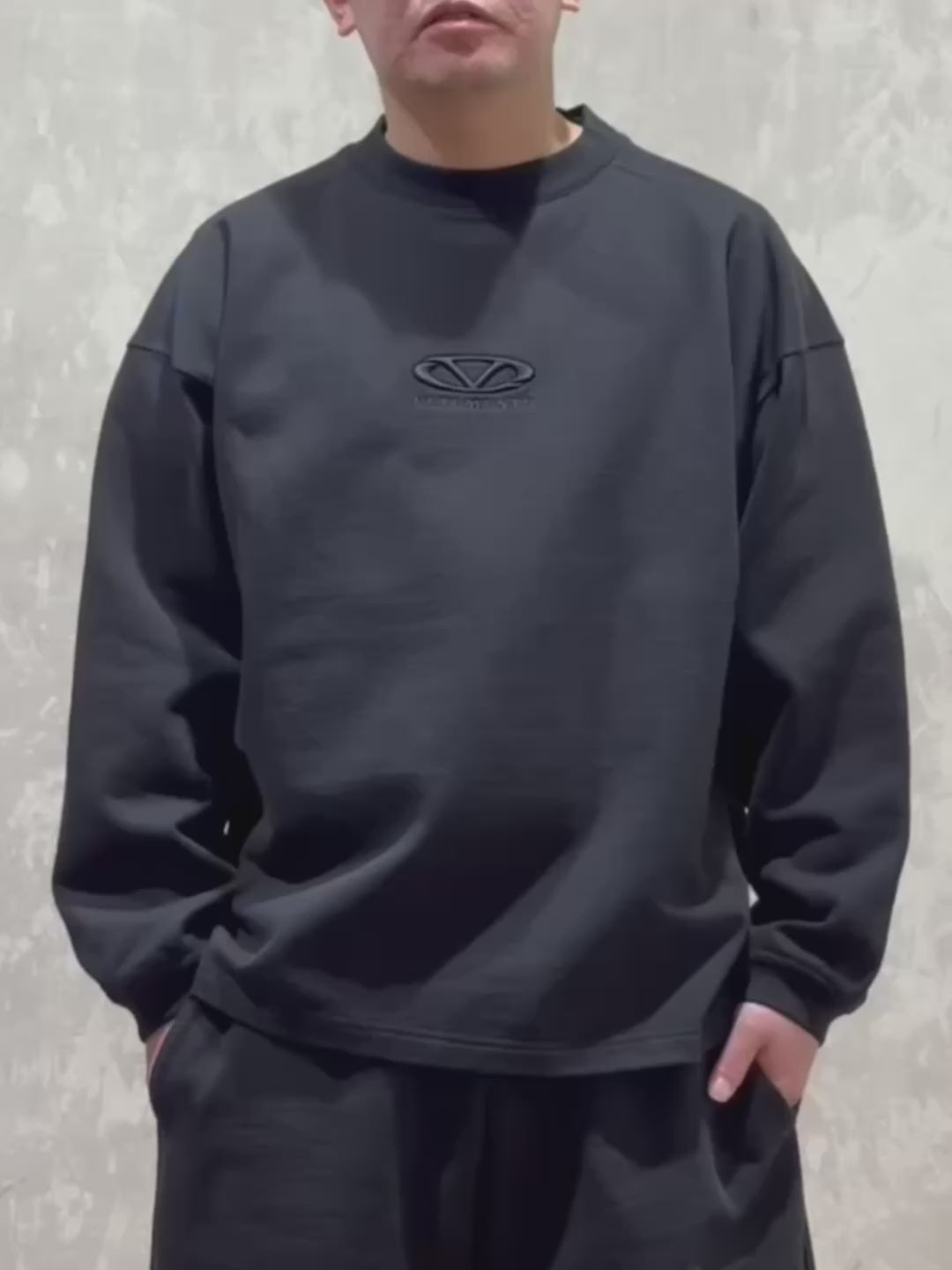 VETEMENTS / OVAL LOGO CROPPED CREWNECK (UA66CW600BB1302)