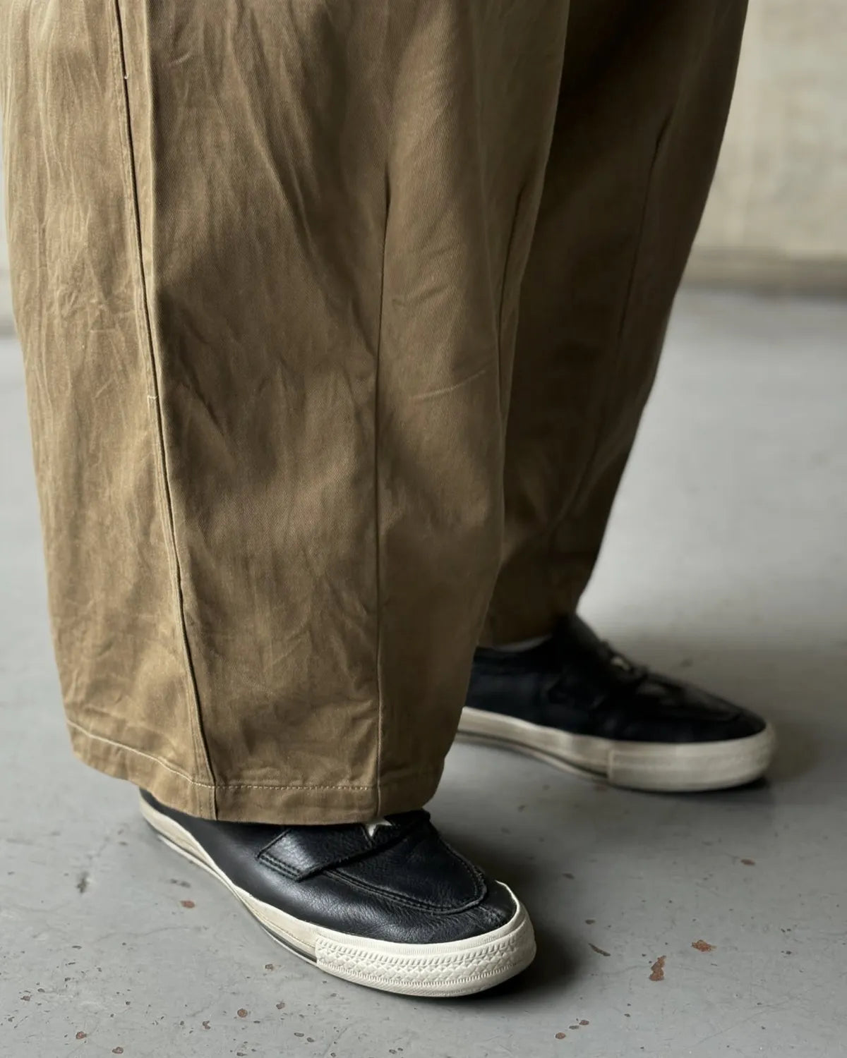 is-ness / BALLOON EZ PANTS (26SS_54_28PT01T01-2)